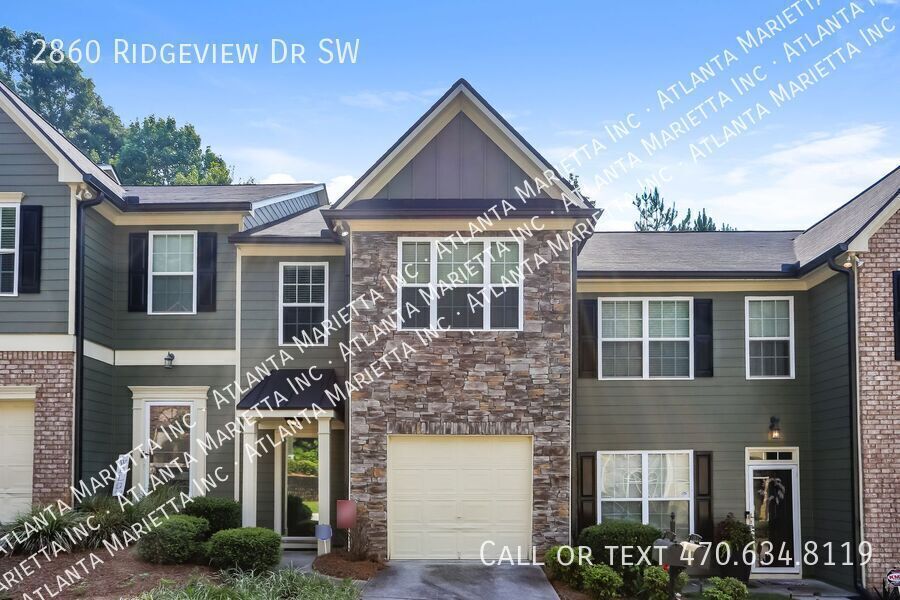 2860 Ridgeview Dr in Atlanta, GA - Building Photo