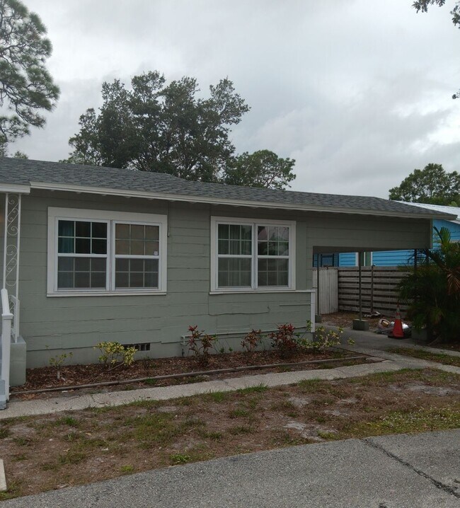 2336 Gull Ln in Sarasota, FL - Building Photo - Building Photo