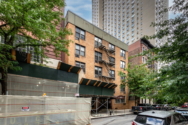 Belknap Street Apartments in New York, NY - Building Photo - Building Photo