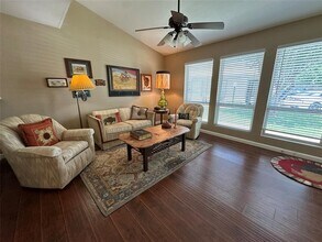 1014 Graham Dr in Tomball, TX - Building Photo - Building Photo
