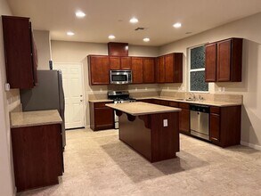 2261 Hancock Dr in Fairfield, CA - Building Photo - Building Photo