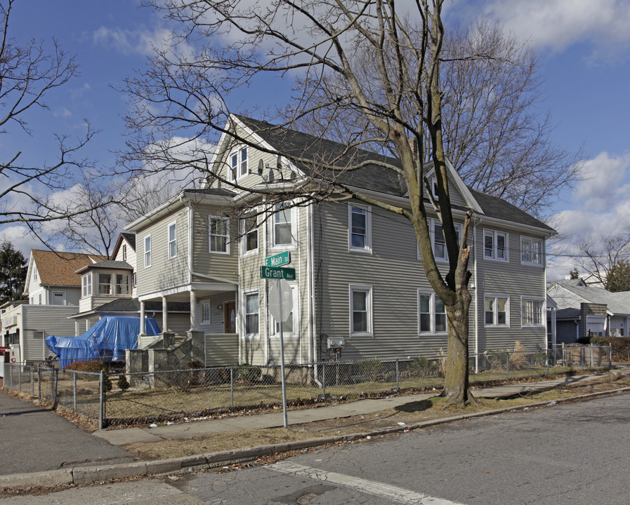 966 E Main St in Stamford, CT - Foto de edificio