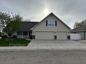 3313 W Cherry Ln in Meridian, ID - Building Photo - Building Photo