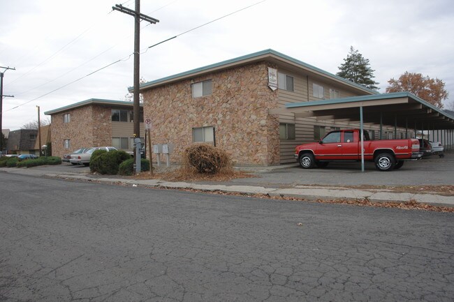 Royal Court Apartments in Yakima, WA - Foto de edificio - Building Photo