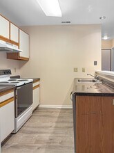 621 E Lake Front Cir in Galloway, NJ - Foto de edificio - Building Photo