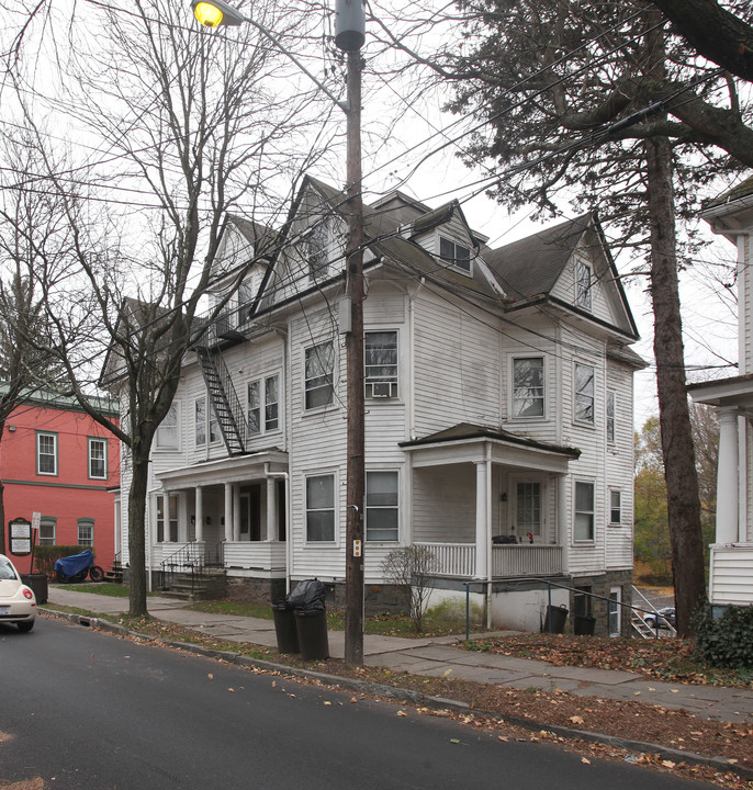 121 Green St in Kingston, NY - Building Photo