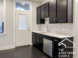 1946 W Nelson St, Unit 1W in Chicago, IL - Building Photo