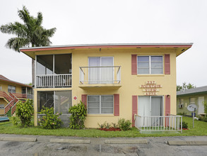 Fountain View Apartments in Cape Coral, FL - Building Photo - Building Photo