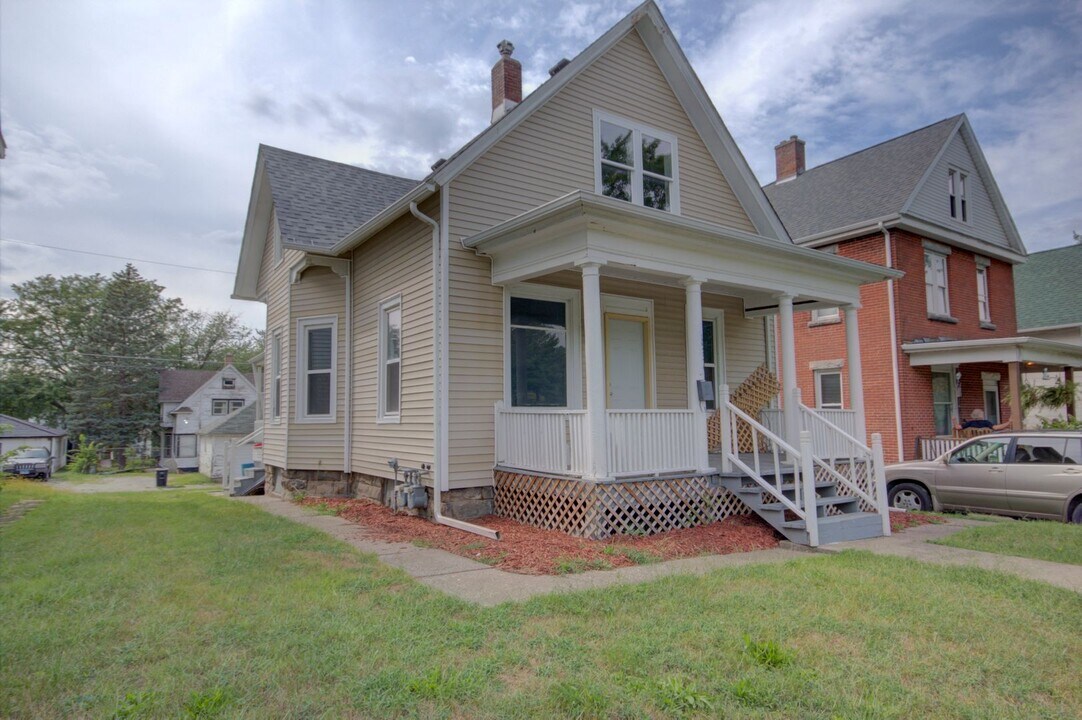 1534 15th St in Rock Island, IL - Building Photo