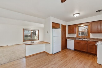 11635 W Diane Dr in Wauwatosa, WI - Building Photo - Building Photo