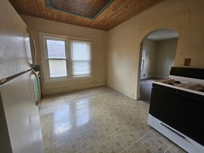624 W Highland Ave in Ravenna, OH - Building Photo - Building Photo