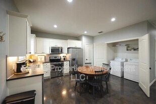14235 County Rd 452 in Lindale, TX - Building Photo