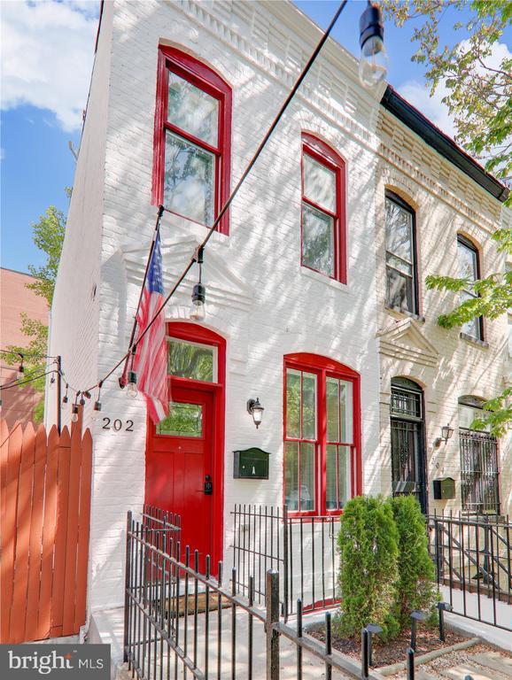 202 F St NE in Washington, DC - Building Photo - Building Photo