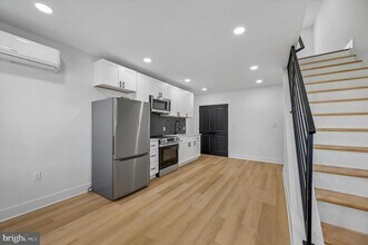 1911 W Hunting Park Ave in Philadelphia, PA - Building Photo - Building Photo