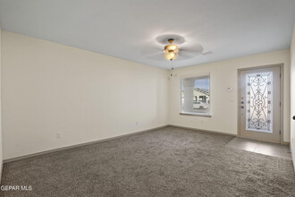 4961 Joe Castillo St in El Paso, TX - Foto de edificio - Building Photo