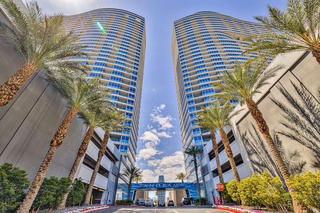 4575 Dean Martin Dr in Las Vegas, NV - Foto de edificio