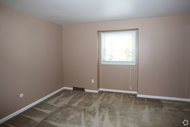 78 Remick Pkwy E in Lockport, NY - Building Photo - Building Photo