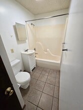 107 E Ave B in South Hutchinson, KS - Building Photo - Building Photo