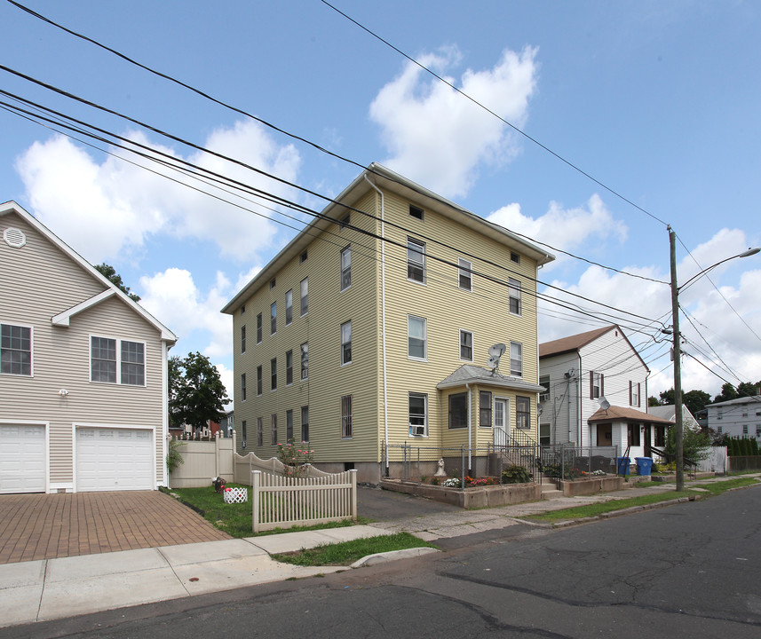 109 Orange St in New Britain, CT - Building Photo