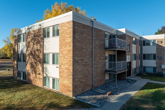Prairie One Apartments in Fargo, ND - Foto de edificio - Building Photo