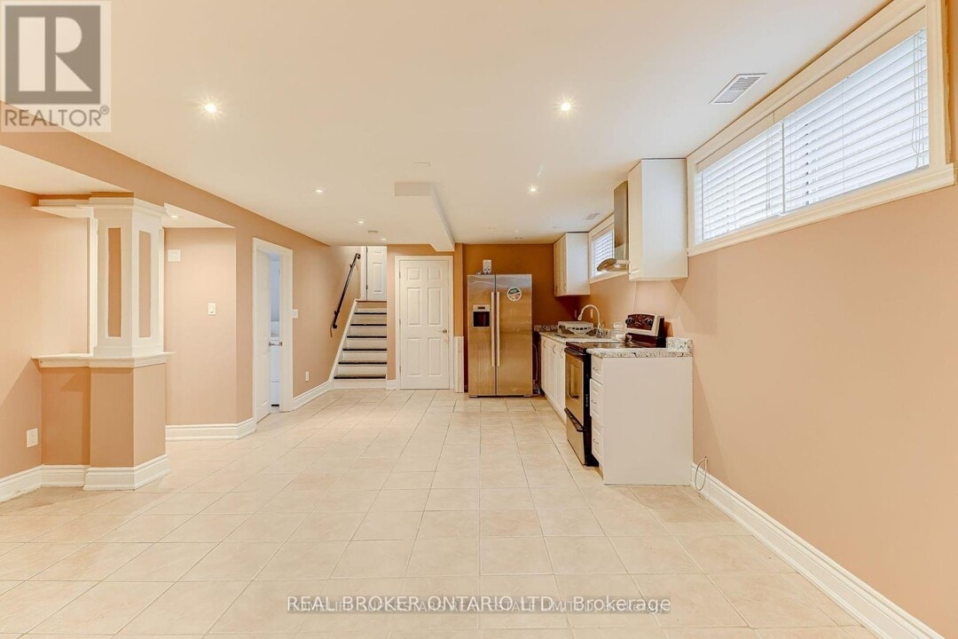 1413 Safeway Crescent in Mississauga, ON - Building Photo