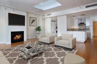 25 Channel Center St in Boston, MA - Building Photo - Building Photo