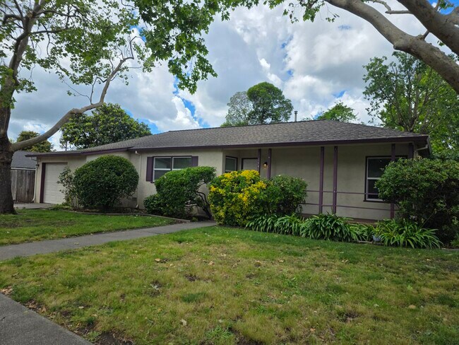 1545 Brookside Dr in Santa Rosa, CA - Building Photo - Building Photo