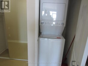 3865 Lake Shore Blvd W in Toronto, ON - Building Photo - Building Photo