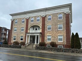 307 Main St, Unit #1 in Melrose, MA - Building Photo