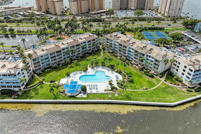 5153 Isla Key Blvd S in St. Petersburg, FL - Foto de edificio - Building Photo