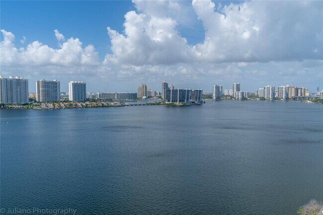 251-174 174th St in Sunny Isles Beach, FL - Building Photo - Building Photo