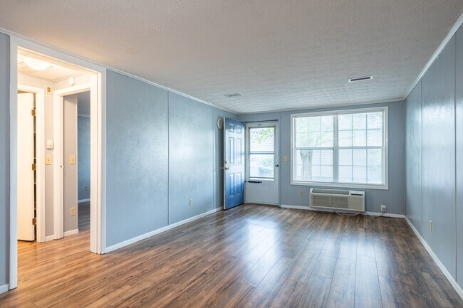 Springwood Apartments in Springfield, OH - Building Photo - Interior Photo