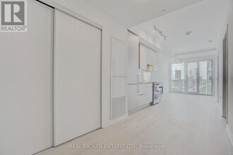 3900 Confederation Pkwy in Mississauga, ON - Building Photo - Building Photo