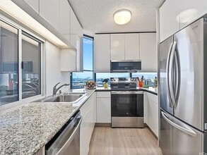 1212 Nuuanu Ave, Unit high floor in Honolulu, HI - Foto de edificio - Building Photo