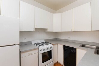 821 W Waveland in Chicago, IL - Foto de edificio - Building Photo