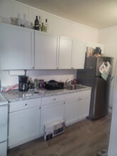232 Elm St, Unit Apt 2 in Holyoke, MA - Building Photo - Building Photo