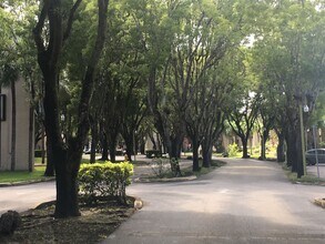 14301 SW 88th St in Miami, FL - Building Photo - Building Photo