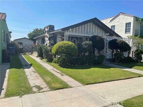 1030 W 64th St in Los Angeles, CA - Building Photo - Building Photo