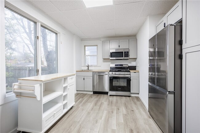 35 Lawton St in Rochester, NY - Building Photo - Building Photo