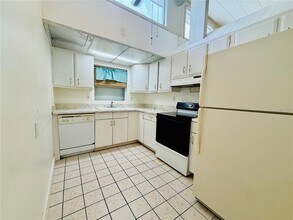 164 Tradewinds Dr NW in Port Charlotte, FL - Building Photo - Building Photo