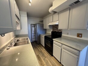 6078 W Golden Ln in Glendale, AZ - Building Photo - Building Photo