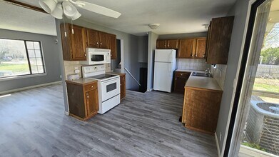 6834 E Winterberry Cir in Wichita, KS - Foto de edificio - Building Photo