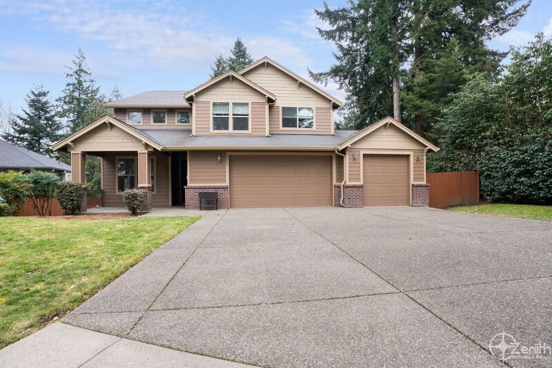 2209 NE Village Green Dr in Vancouver, WA - Building Photo