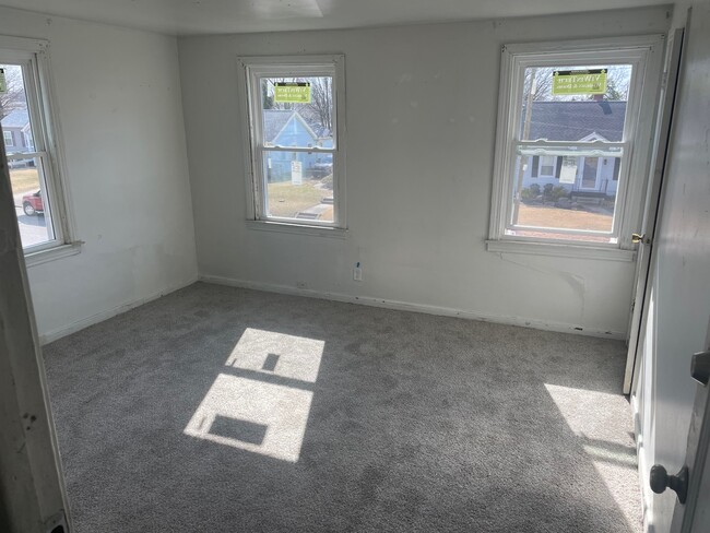 property at 400 E Parkland Ave