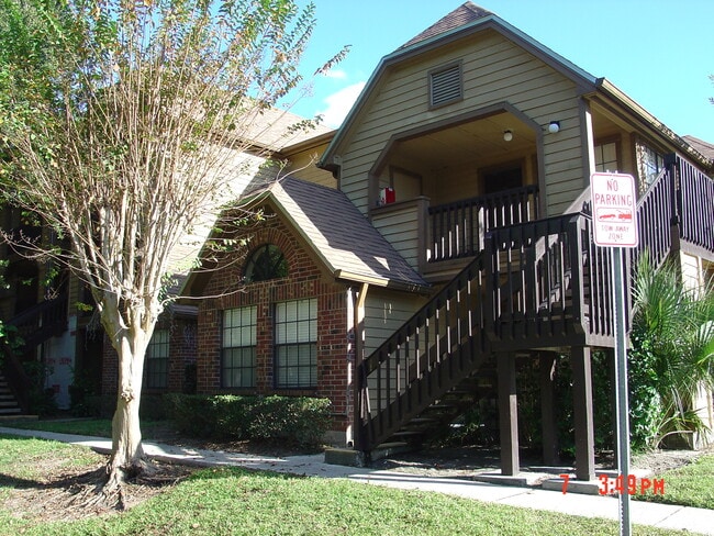 385 Woodside Dr, Unit 302 in Altamonte Springs, FL - Building Photo - Building Photo