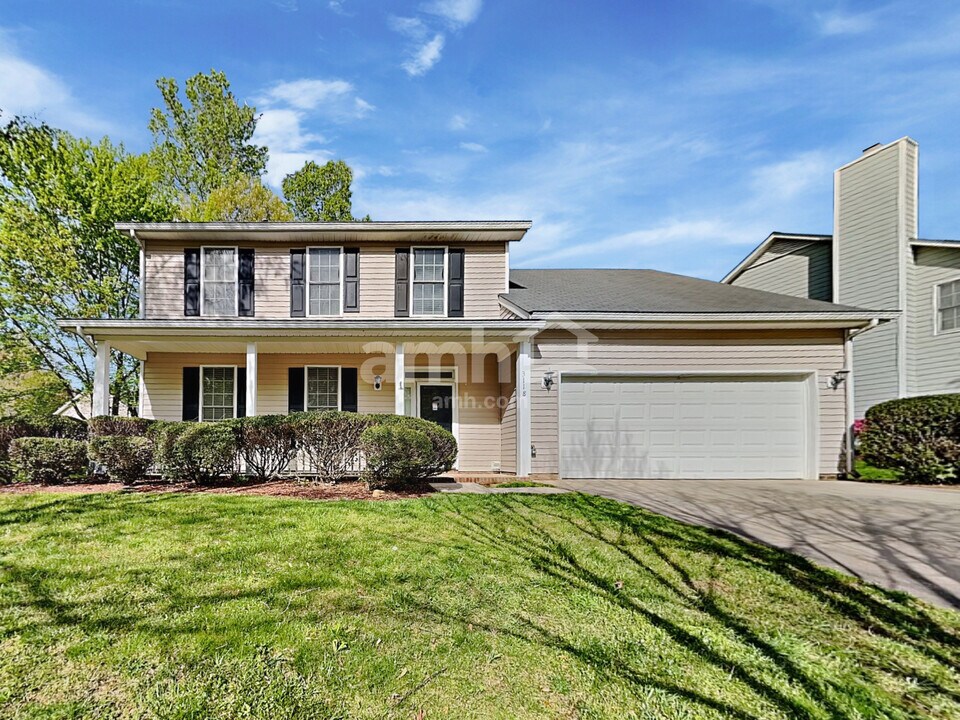 3118 Iron Gate Trl in Jamestown, NC - Foto de edificio
