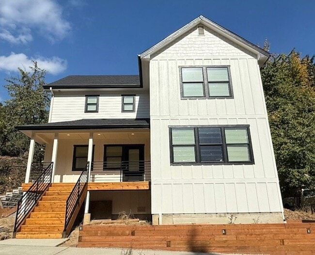 property at 113 W 5th St