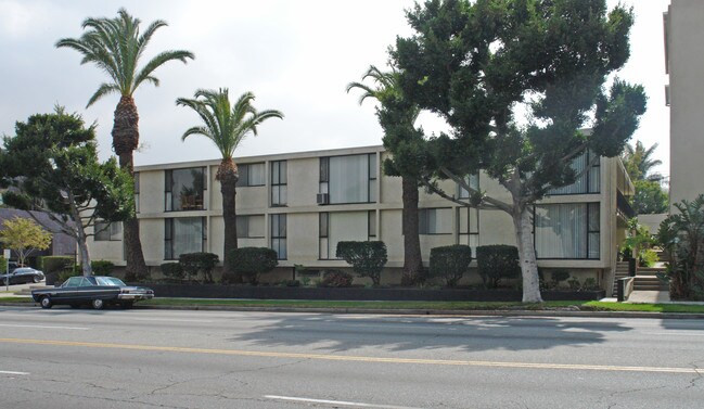 9500 W Olympic Blvd in Beverly Hills, CA - Foto de edificio - Building Photo