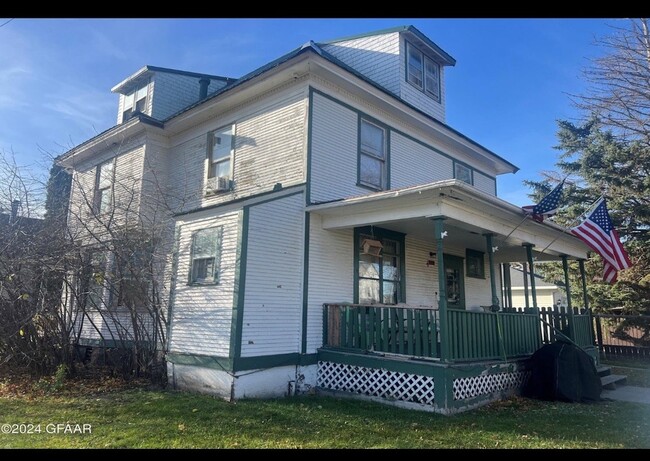 property at 401 N 4th St