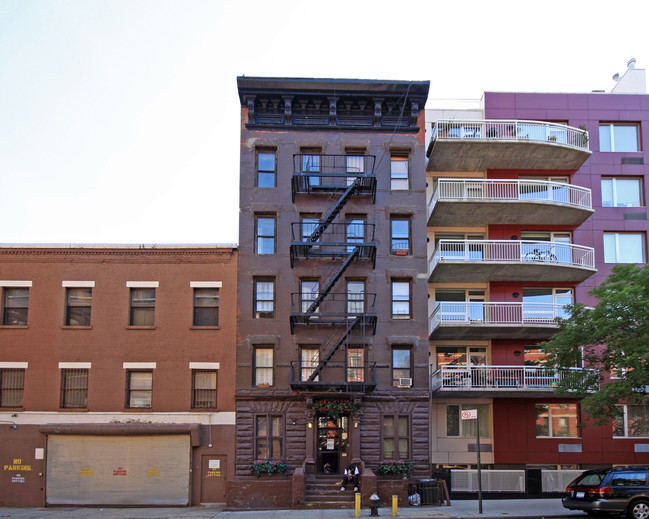 527 W 46th St in New York, NY - Building Photo - Building Photo